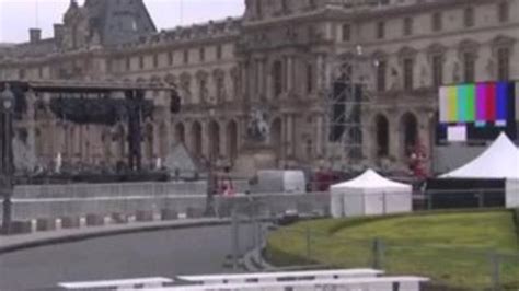 L­o­u­v­r­e­ ­M­ü­z­e­s­i­ ­ç­e­v­r­e­s­i­ ­b­o­ş­a­l­t­ı­l­d­ı­